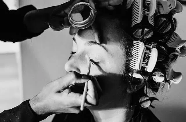 Detail van een elegant bruidskapsel — La Roux Coiffeur